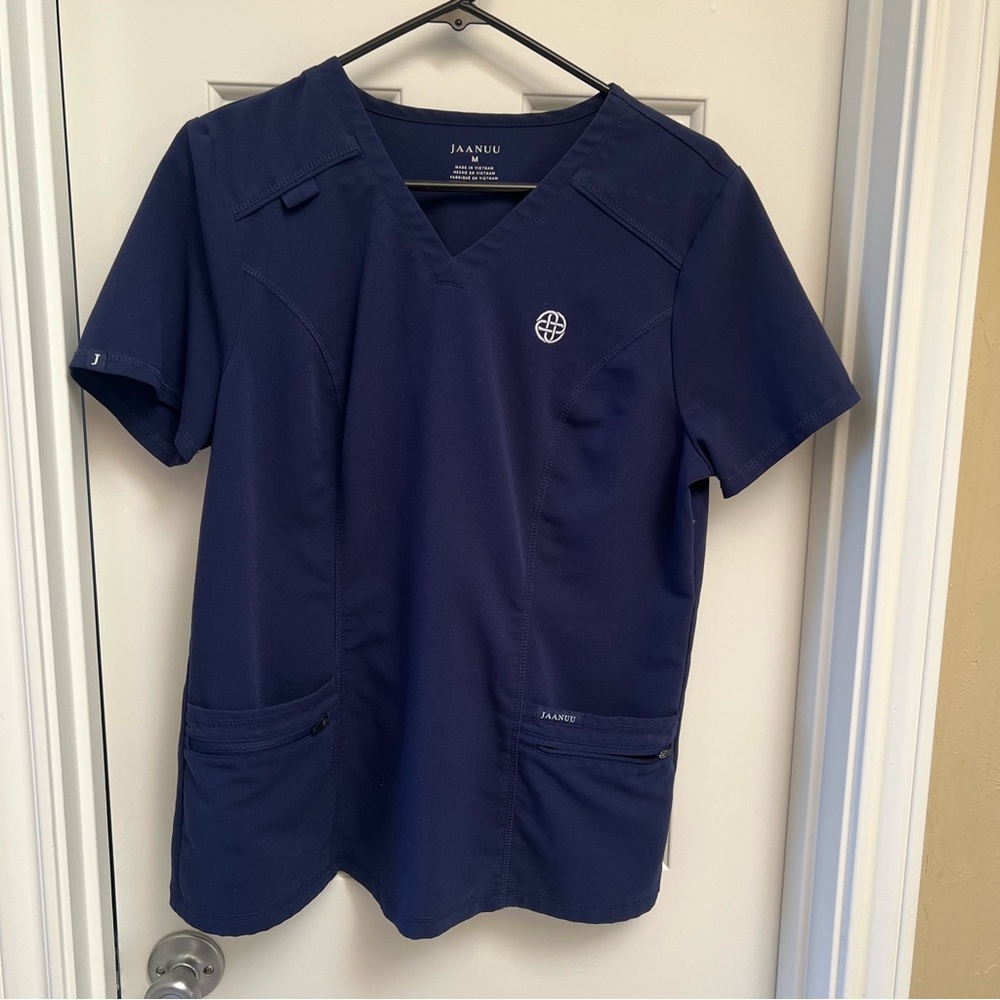 Jaannu scrub top size medium